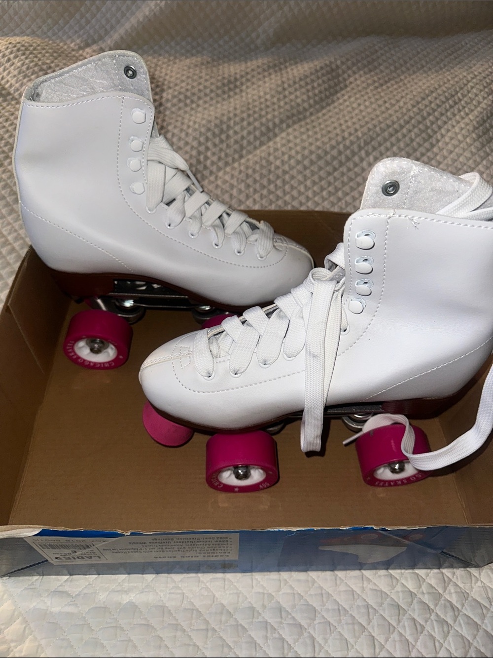 White High-Top Roller Skates with Pink Wheels